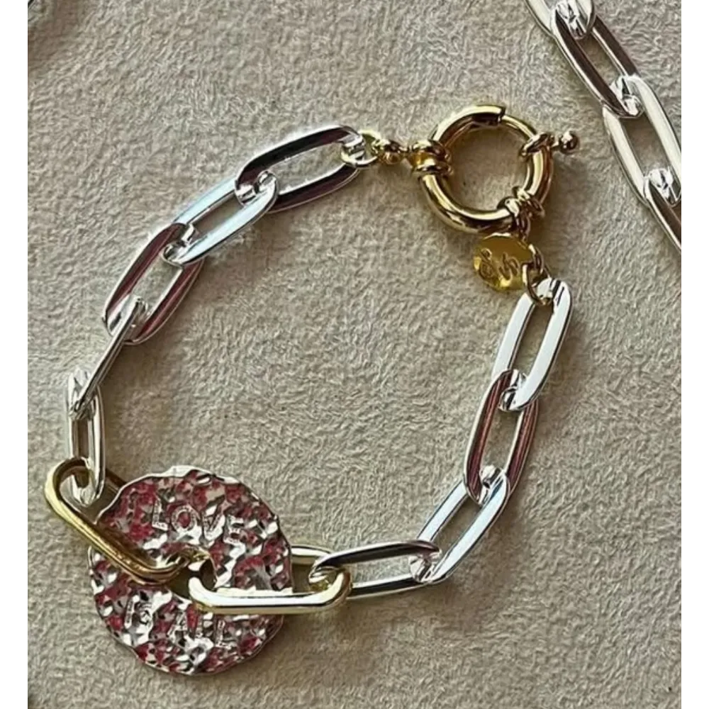 Bracelet médaille love is all